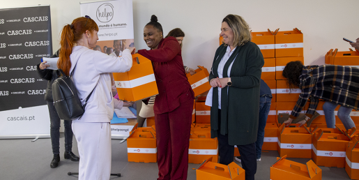 Entrega de cabazes de natal a refugiados de Cascais