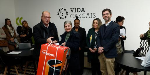 Idosos carenciados de Cascais recebem aquecedores doados pela Galp