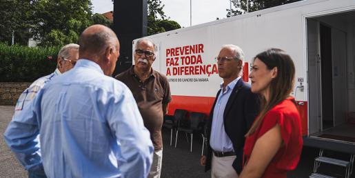 Visita à Unidade Móvel de Rastreio do Cancro da Mama