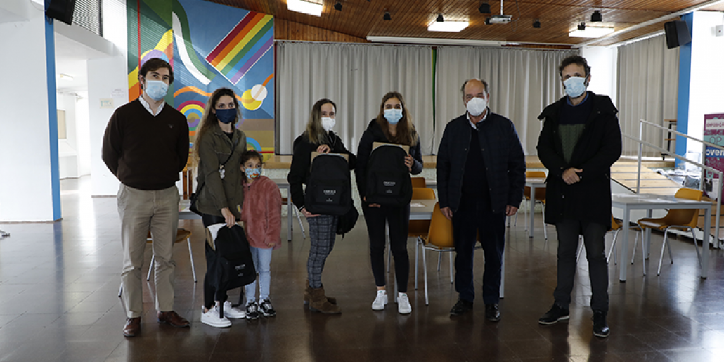 Cascais entrega equipamentos informáticos a famílias do concelho
